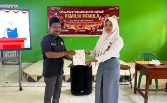Bawaslu Kabupaten Mesuji Gelar Sosialisasi Pengawasan Partisipatif bagi Pemilih Pemula di Dua Sekolah