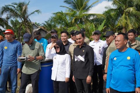 Kegiatan simulasi pemupukan lahan sawah menggnakan dron