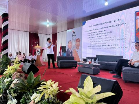 Plh Ketua Bawaslu Mesuji Memberikan Materi Dalam Acara Rakorda DPD PSI Mesuji
