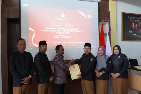 foto penyerahan BA hasil Pleno 